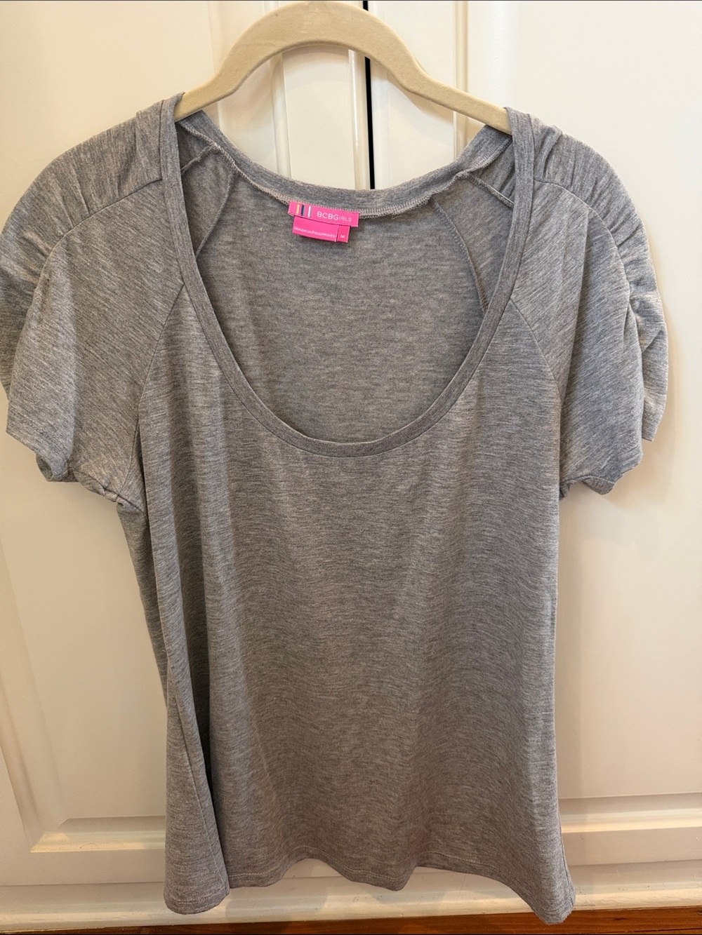 BCBGirls Heather Gray Scoop Neck Short Sleeve Tee medium cute sleeve
